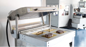 Semi-Automatic Skin Vacuum Packaging Machine Semi-Automatic Skin Vacuum Packaging Machine